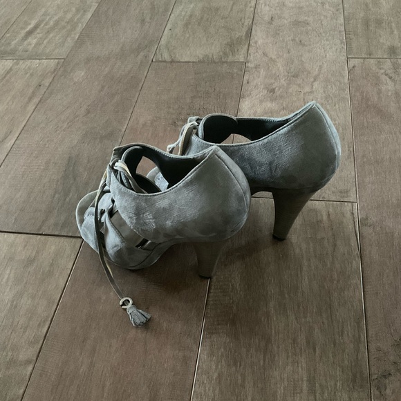 Coach Grey Heels - Picture 3 of 4